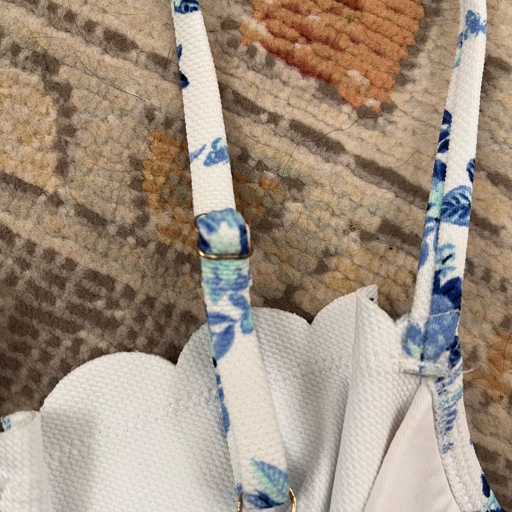 Victoria’s Secret swim top blu/white floral scalloped top & sides adjustable 32c - Picture 8 of 11